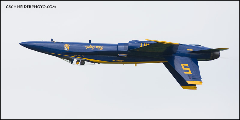 Blue Angels solo pass